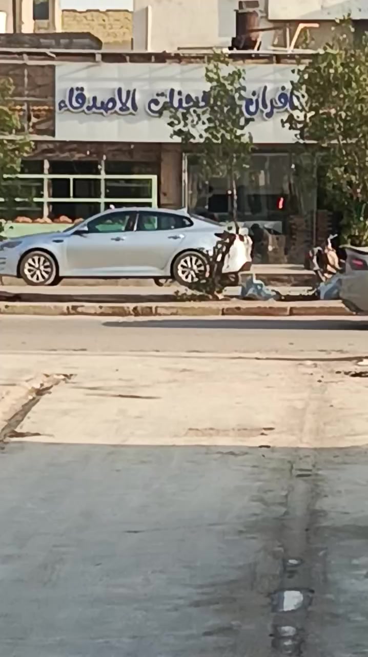 السلام عليكم بيت للبيع مساحه 115متر بناء سنه 2021 يحتوي ع غرفه وصاله واستقبال ومطبخ وصحيات داخليه وخارجيه الأستفسار ***********
