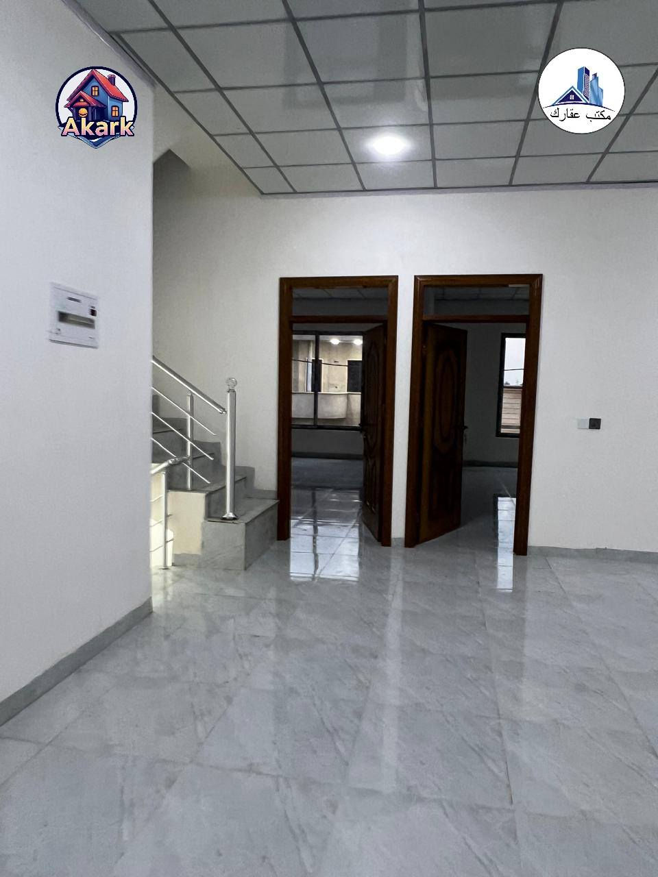 السلام عليكم دار للبيع موصل حي الملايين الثانيه زراعي حق التصرف مجمع الملك سند (25) مساحه الدار (180) متر(6) غرف نوم خدمات كامله شارع ماء كهرب سعر الدار (125) مليون للاستفسار اكثر الاتصال بالارقام التاليه
(***********)
(***********)
