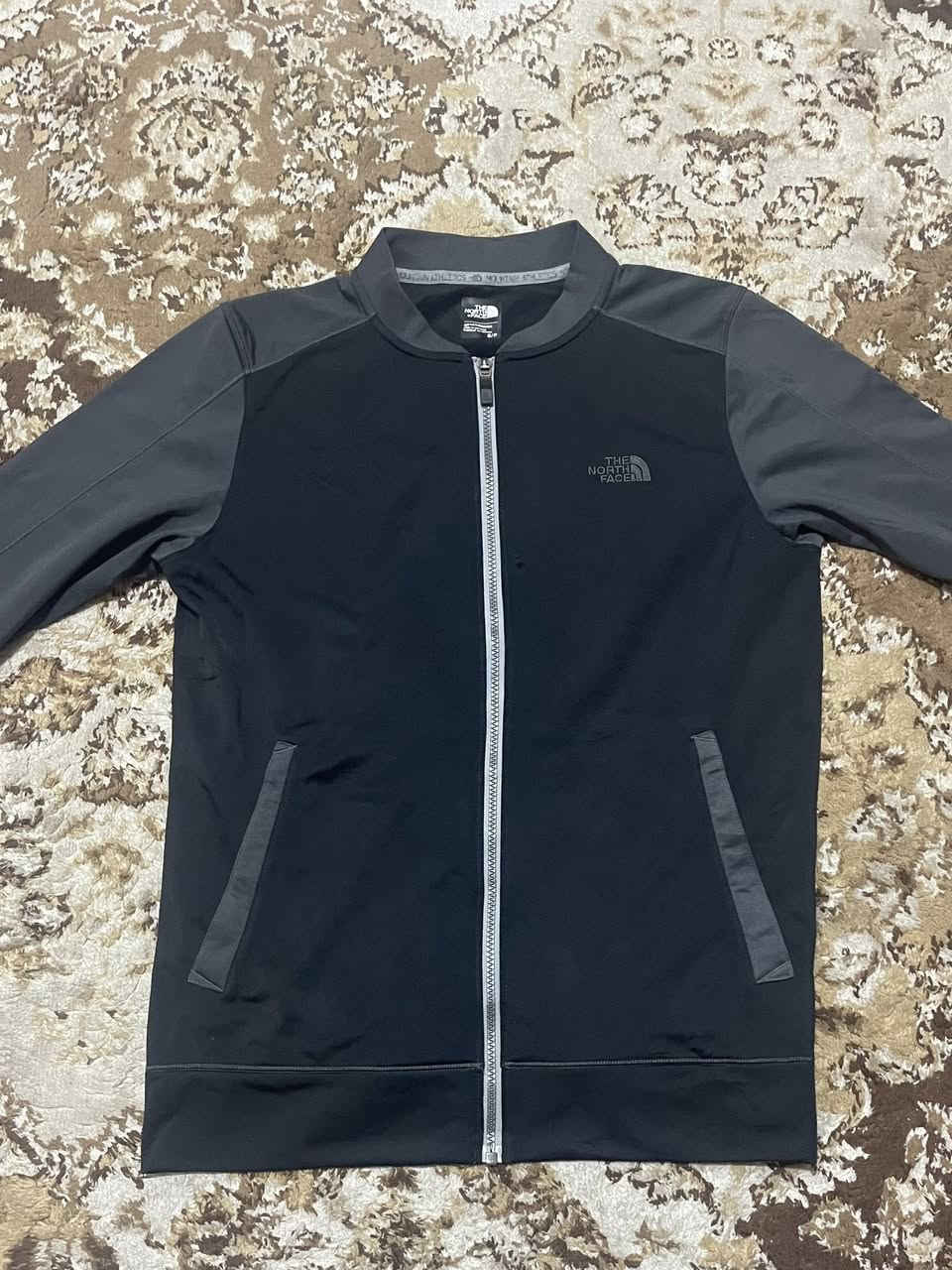 The north face
Original 100%
قياس سمول 
يلبس وزن 65 طول 170

بغداد مدينة الصدر لا يوجد توصيل 
***********
