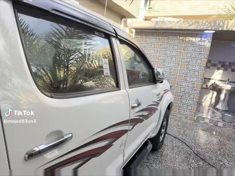 سلام عليكم هيلوكس مديل ١٤ سياره جديده ومكفوله كفاله عامه مكينه وكير وتبديل تخم تاير جديد ماشيه ١٤٠ حقيقي  رقم اربيل بسمي تحويل مباشر مكان السياره بغداد زعفرانيه ***********
