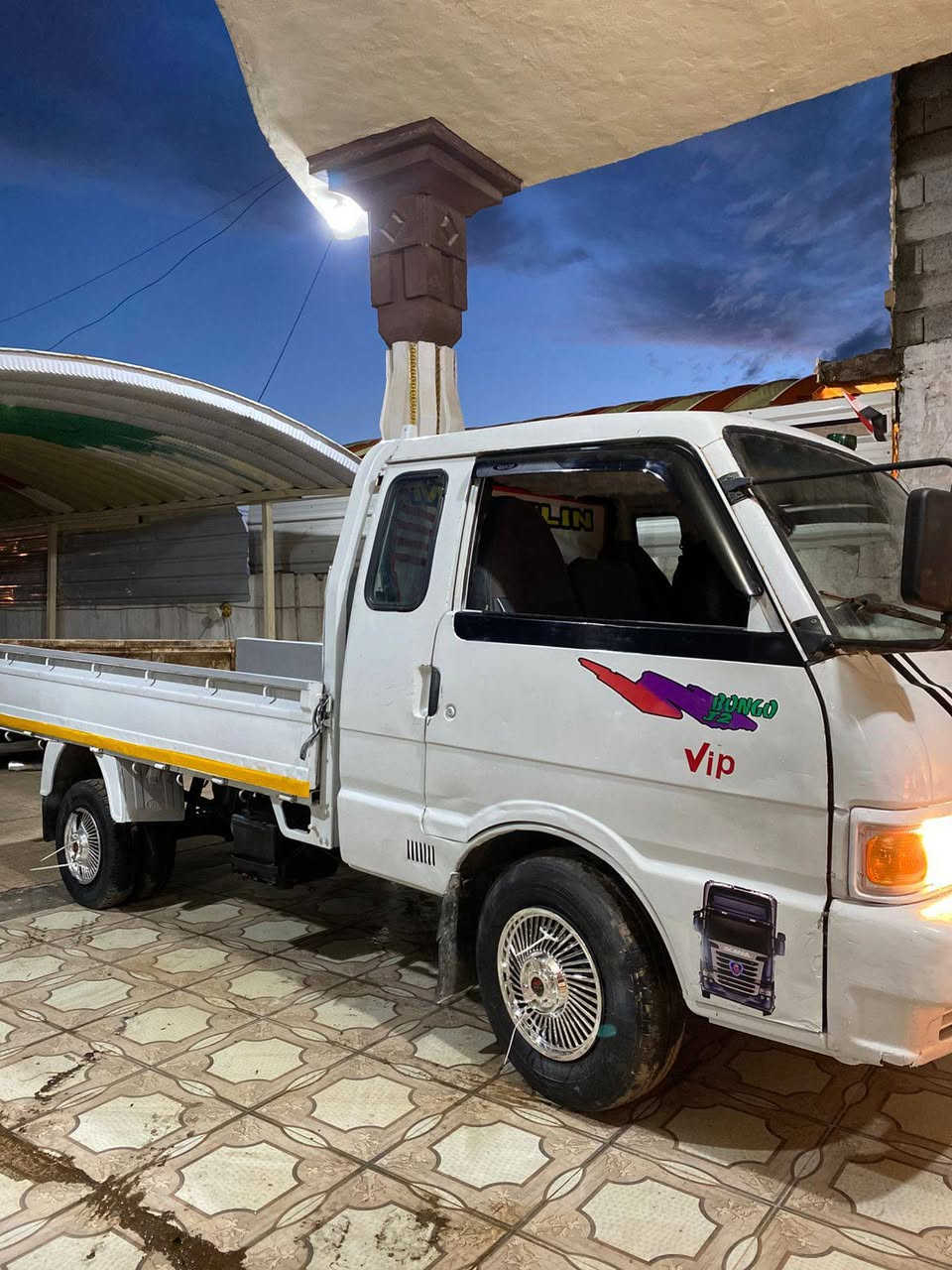 السلام عليكم
كيا بنكو رقم صلاح الدين الماني تحويل مباشر 
شاصي مكفول رقم شاصي واضح تخم تاير جديد 
طويله 7جنكال مكينه لا تبخير ولاتنقيص مدوشمه 
المكان الدجيل مقابل سيطرة العبايجي اطراف بغداد الاتصال على الرقم 
***********
