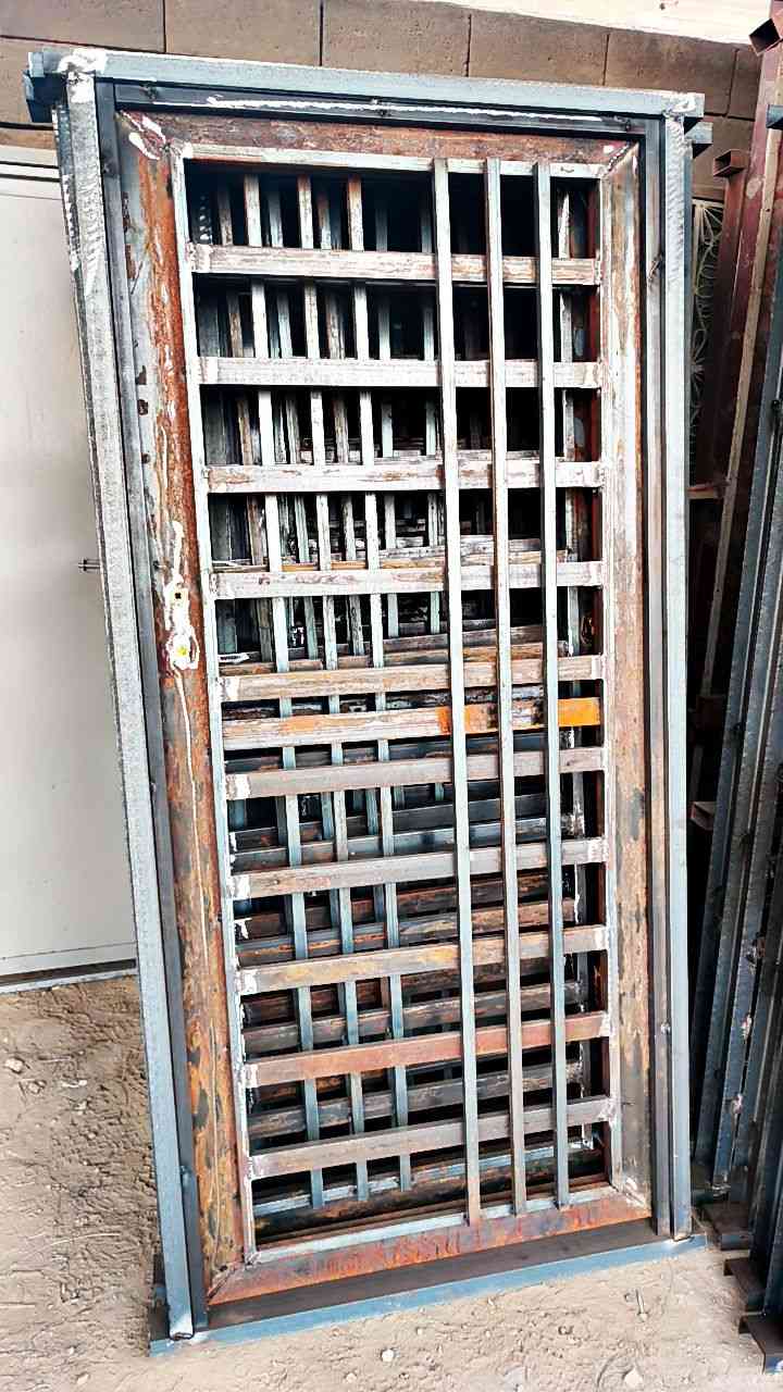 حدادية جديد #بيبان و #شبابيك 
سكلة النجف 
شارع المطار عامود 9 
*********** 
***********
