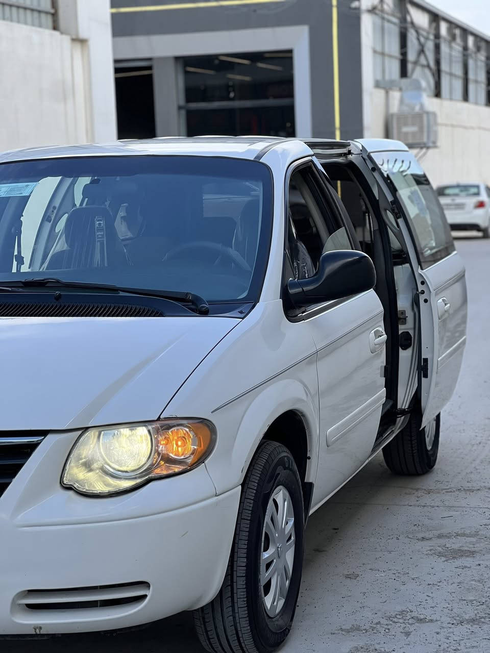 للبيع
كرايسلر كرفان  2007 

السياره بدون قطره صبغ 
ماشيه 130الف 
مواصفات 
تحكم ستيرن
كشن كهرب 
كشنات بلع سياحي 
كيجات ابيض وموضح بالصور
مثبت سرعه
قطعتين تبريد 

السياره بدون قطره جراد 
كلها على وضع الشركه

تبريد شغال 
تدفئه شغال 

كير ومحرك شرط درجه 
اولى
ضدر امامي خلفي 100/100

السياره فضل من الله بدون اي نقوصات

 بأسمي سنويه2030
رقم مسطره
مشروع وطني 
هزه وفحص جديد 

شرط التحويل والوكاله 

المكان نينوى

السعر (95) وبيها مجال 

***********
***********
