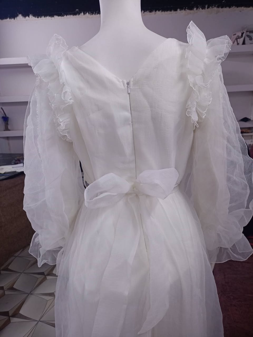 #فستان_عقد
فستان عقد شيفون مطرز بالؤلؤ اكمام منفوخة +حزام شيفون مطرز بالؤلؤ 
اخذتة ب62  الله شاهد ملبوس بس ساعتين الي تطي سعر زين تاخذة


**إذا كنت صاحب هذا الإعلان وتريد حذفه لأي سبب، رجاءا أرسل رسالة إلى الدعم الفني**