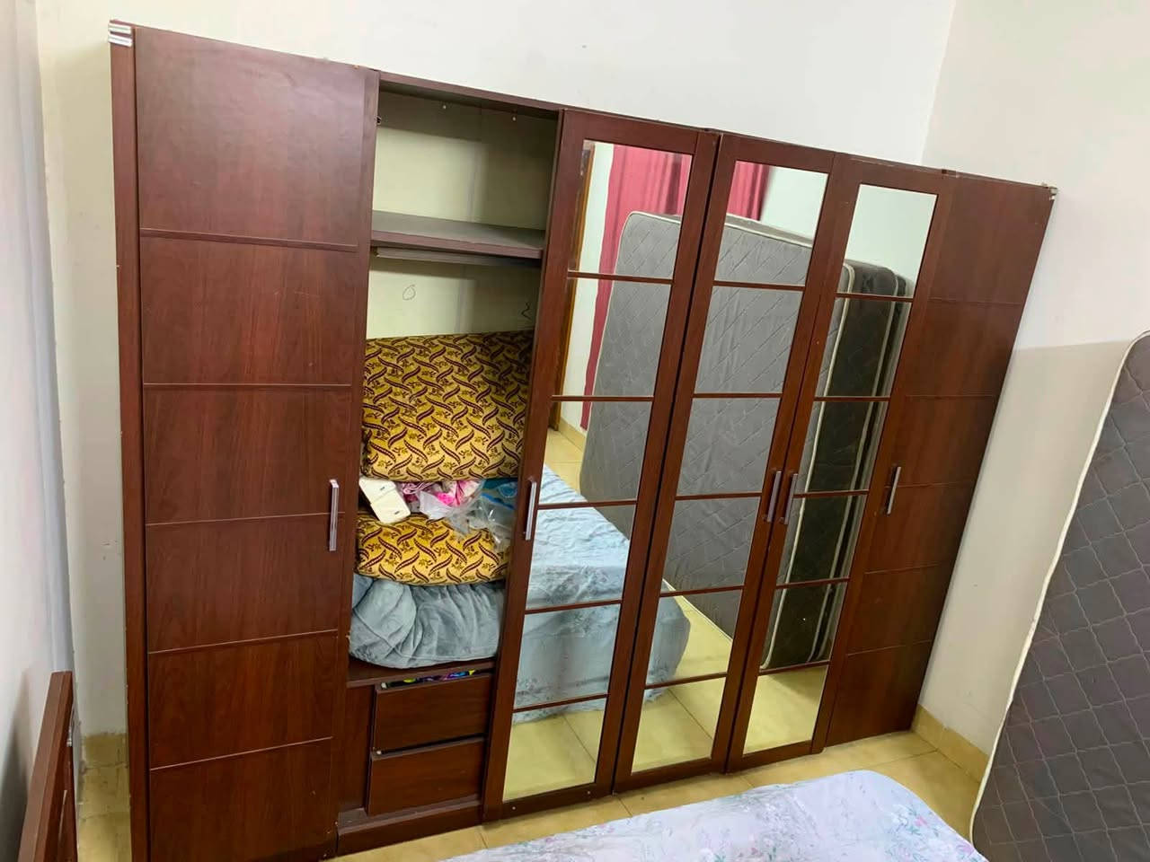 غرفه نوم 5 قطع نضيفه بس بيها باب كنتور مكسور مموجود مكان بختياري


**إذا كنت صاحب هذا الإعلان وتريد حذفه لأي سبب، رجاءا أرسل رسالة إلى الدعم الفني**