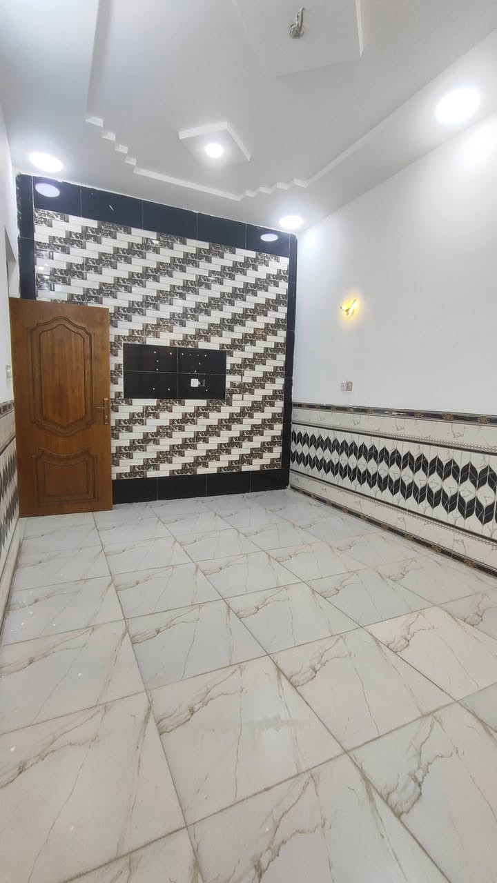 دار للبيع المساحه 100 متر بناء درجه اولى وحديث حي الصحفيين المربع الاول رقم الهاتف ***********
