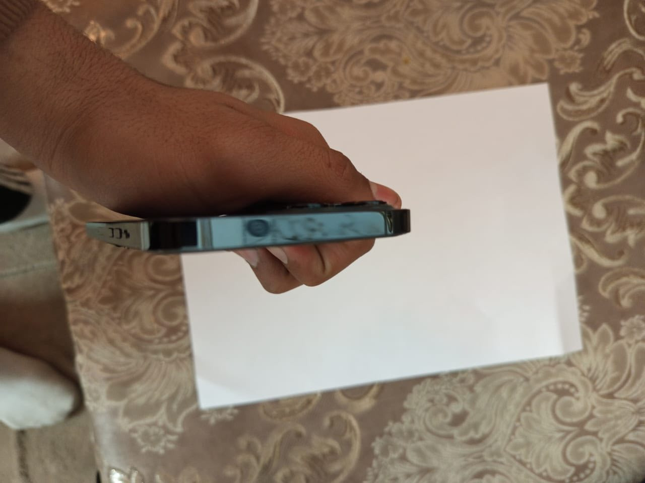 ايفون 12pro max لون مميز ممبدل بي شي بلادي شخط مابي مكفول  نضافته 100/100 بطاريته75 ما مبدله ولا معلايه ذاكرته 128 كسر 500 بيه مجال مكاني بغداد حي العامل رقم***********
