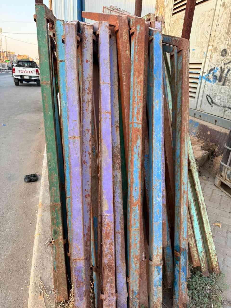 السلام عليكم 
اقواس جاي فقط حديد بدون طرحيات و قماش سعر الجادر 25 
مدينه الصدر ‭***********‬

