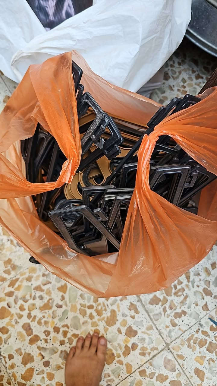 غراض مشغل مع مكنتين خياط واوفر خمس ابكار وتعاليك وملكانات وابكار مكاص  للبيع مكاني نجف كوفه 
***********
