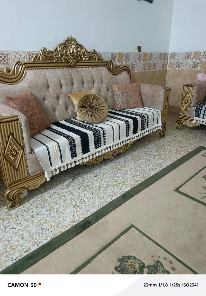 السلام عليكم عندي تخم ملكي التخم كامل من كل الموصفات الاسفنج مميز اول طبي و التاج مالته ول خشب كله زان اصلي و الاقماش مشجر قماش مرتب و حلو 

ملاحضه التخم يحتوي علا عشره مقعد كراسي ثنين و قنفات ثنين ثلاثيه و قنفه وحده ثنائيه 

للاستفسار ومعرفه السعر خاص او الاتصال بل رقم التالي 
***********
ومتوفر توصيل يوصلك الباب البيت و سعره كلش يعجبك و بسيط مقابل السعره زين لان شغل مرتب ♥️
