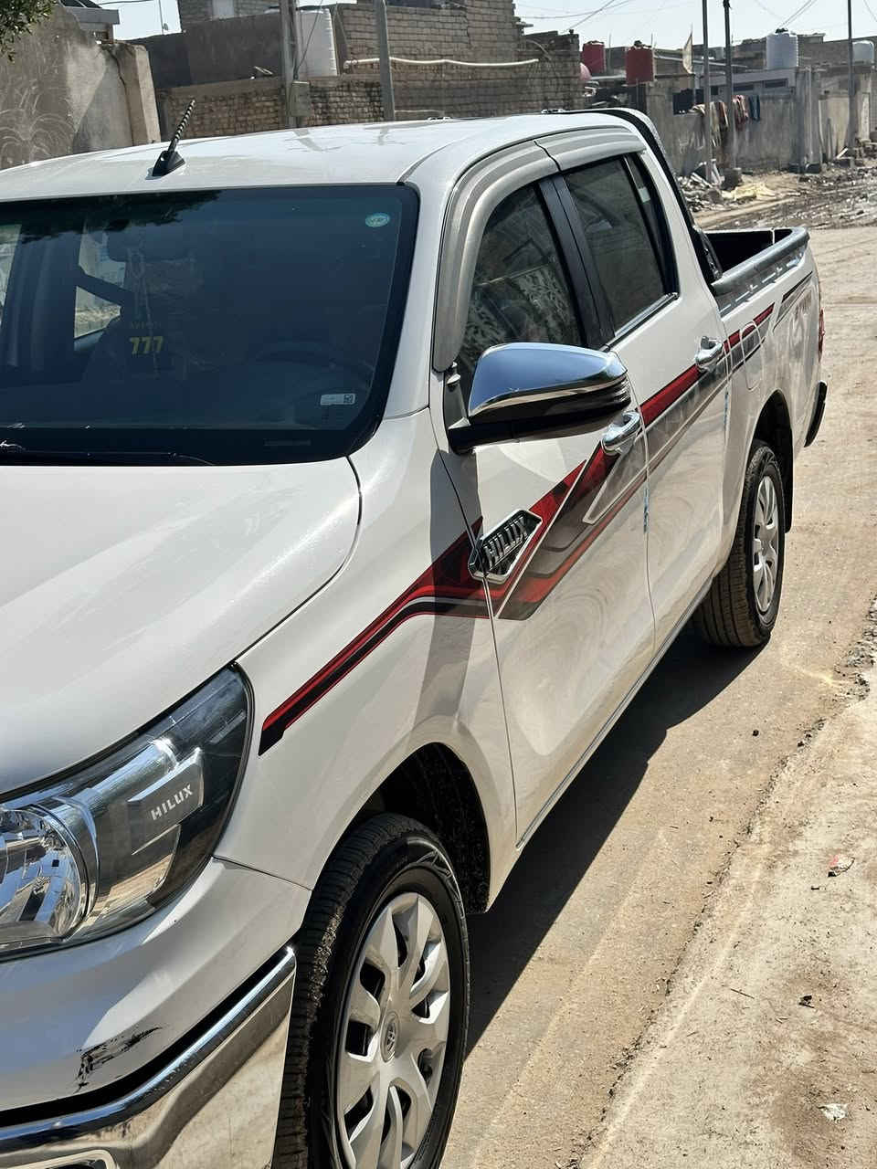 سلام عليكم فلاونزه مديل 23 رقم ذي قار نكليزي بسمنه السياره جديده وحلو كفاله من الصبغ والتبدل والفتح السياره ماشيه 98بيه بارد بل البدي والتكمه السعر المطلوب 228 وبيه مجال قليل العنوان البصره القرنه ***********
