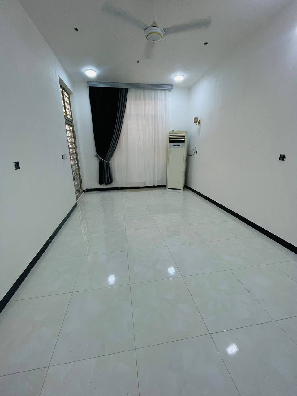 دار للبيع مساحه ١٥٠ متر طابو صرف

علشارع ٢٠ متر تبليط

وساحه

العنوان ابي غرق حي معلمين ١١٩

يحتوي علئ غرفتين نوم بناء حديث البيت

***********
