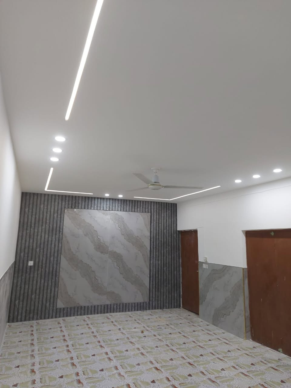 مستعدون لعمل الديكورات المغربيه والجبس مبورد والسقوف الثانويه ووورق الجدران والاصباغ بكافة انواعه بأسعار تنافسيه مناسبة للتواصل الاتصال على 
***********
العمل داخل كربلاء فقط
