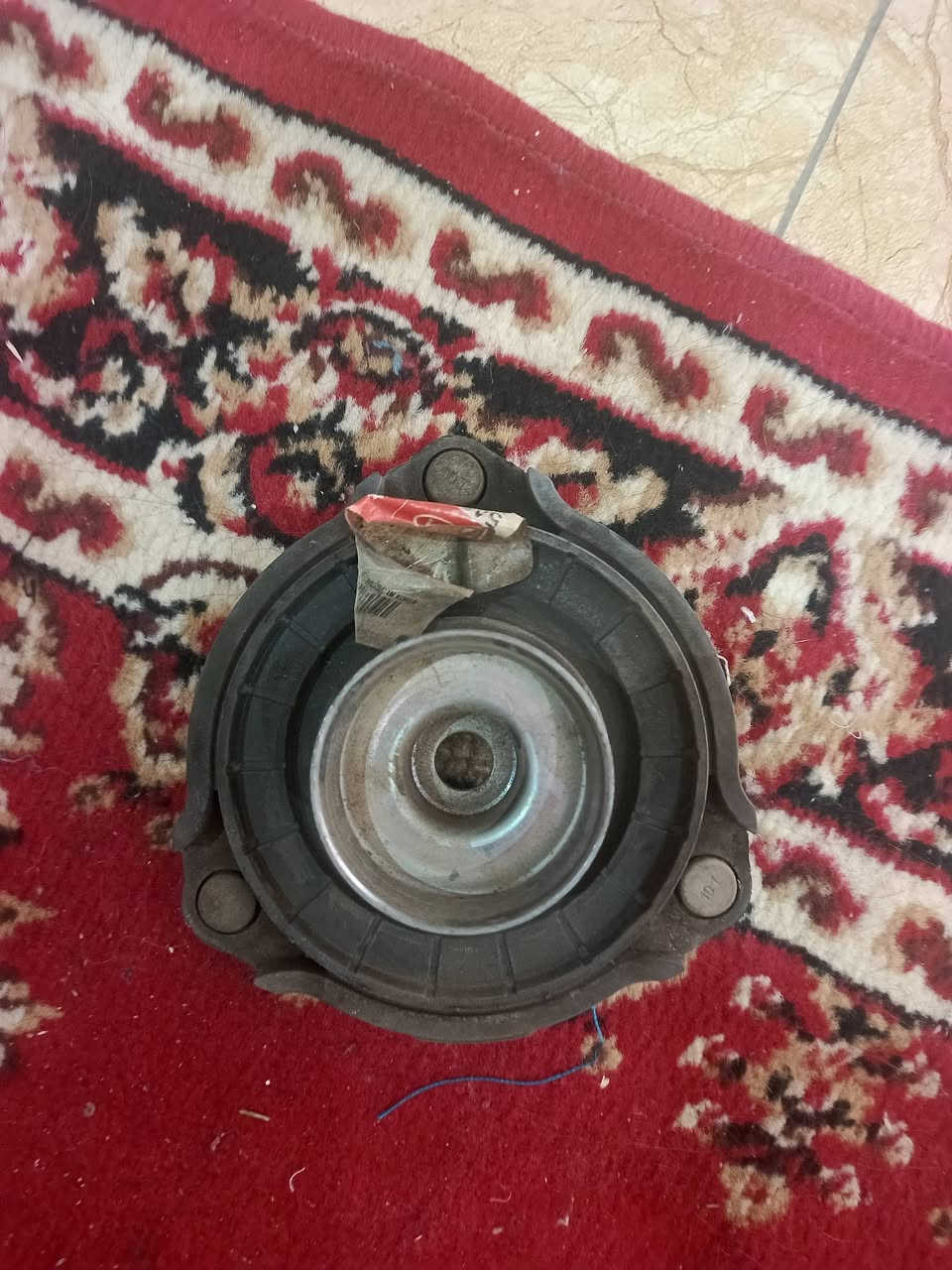 سلام عليكم مشط سورينتو امريكيه  كصه و مسطرة نوزلات 4سلندر بلادي وقاعدة دبل أمامية وغطاء بانزين لاستفسار ***********
