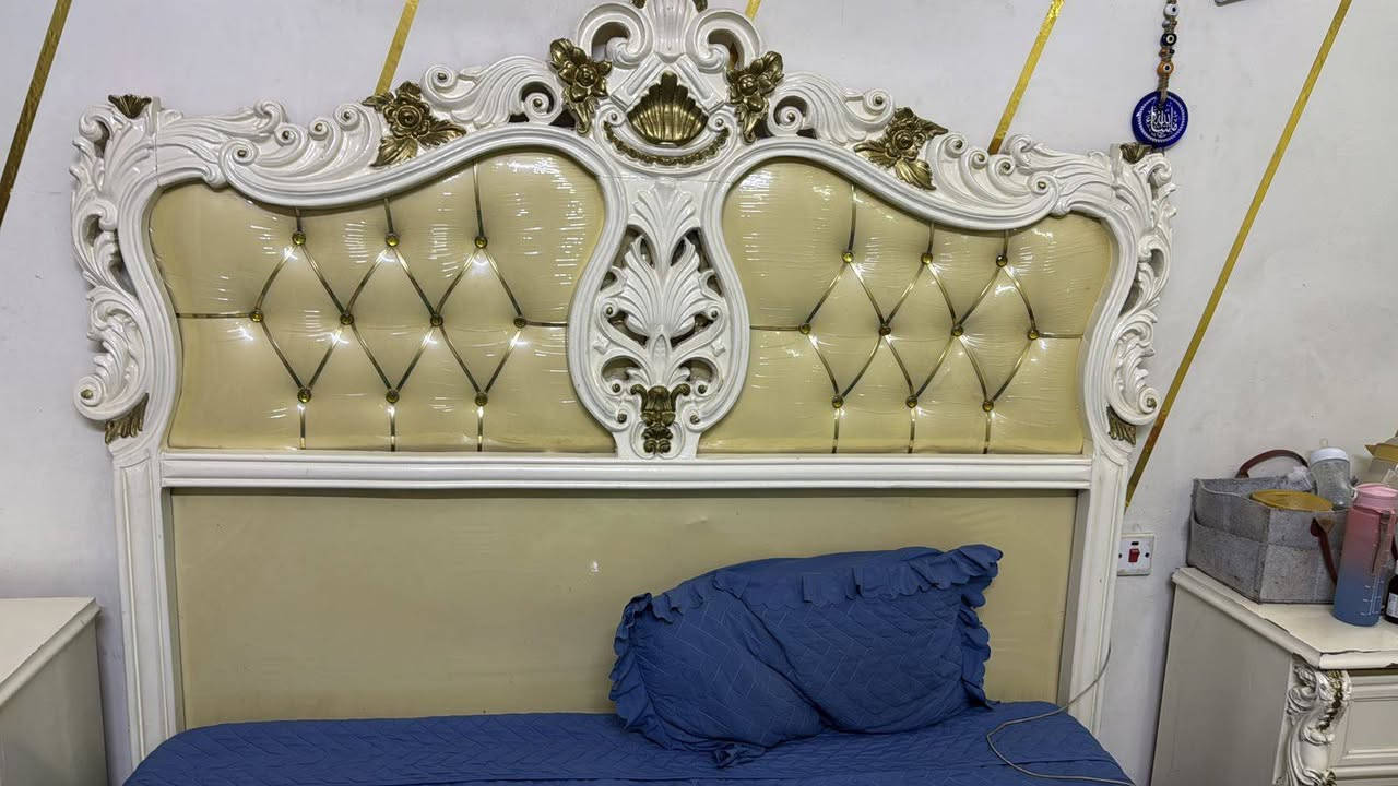 السلام عليكم ورحمه الله عندي غرفه اللون بيضاء سته بيبان ملحق شغل درجه اولى السرير خشب زان مصري غرفه  جديده ما صار لي ثلاثه اشهر من ماخذها الاستفسار على هذا الرقم والسعر خاص ***********
