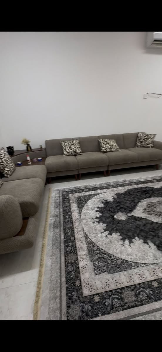 اثاث للبيع مابيه اي اظرار
سبب البيع عدي سفر
***********
