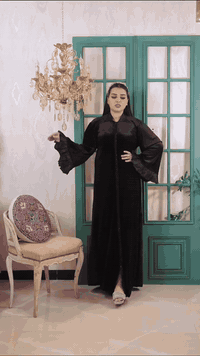 ❄️🖤
عباية شتوية دافئة بقصّة أنيقة
خامة فاخرة لإطلالة راقية ✨
#عبايات #*********** #جمله #مفرد
