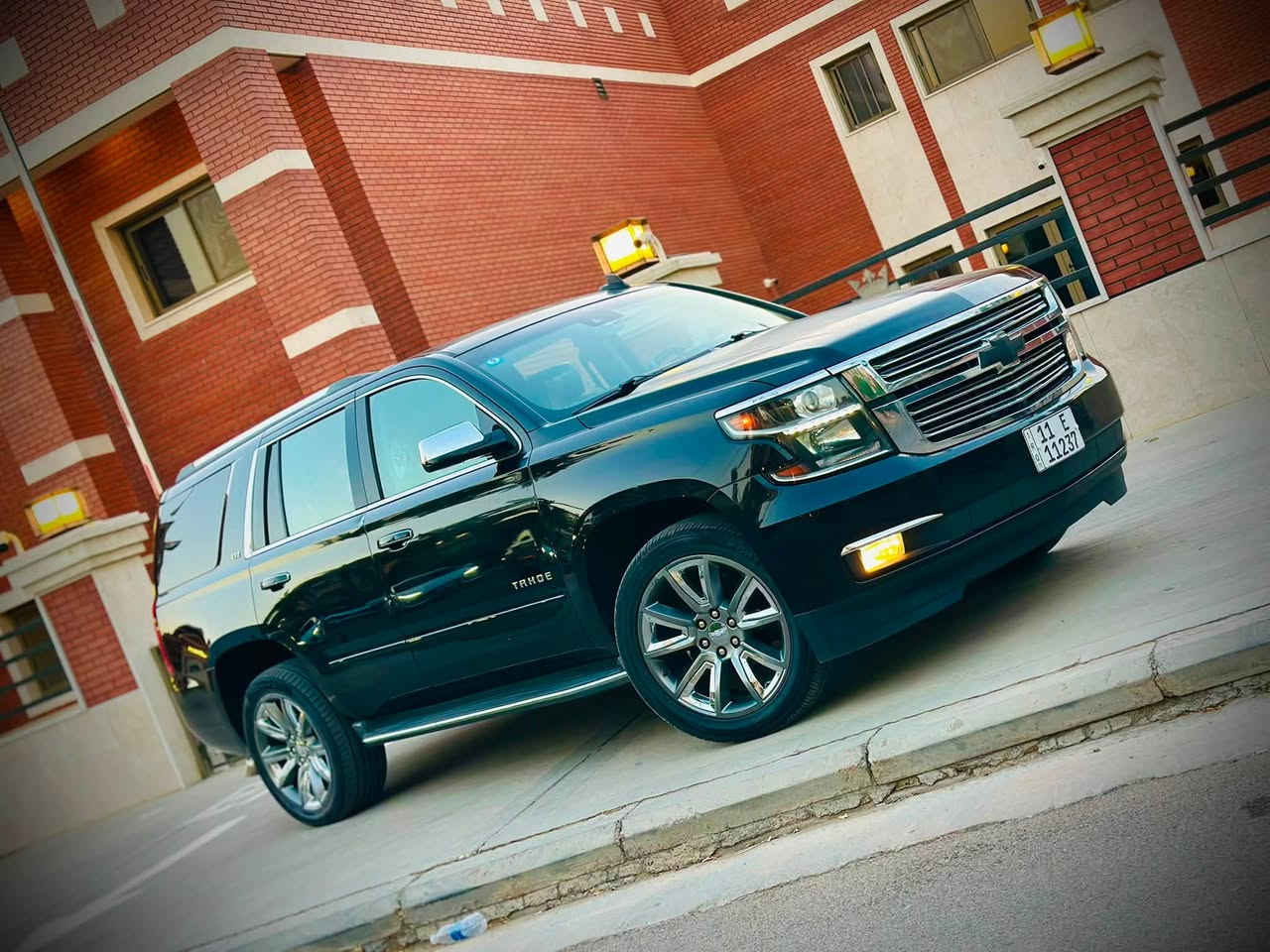 لسلام عليكم اخوان عندي تاهو 2015 وارد امريكي لون اسود فول مواصفات LTZ فور ويل فتحه بصمه داخل جلد شاشه بالقماره رادار امامي حساسات جنطه كهرباءتشغيل عن بعد قاصه السياره جديده بمعنى الكلمه عليها ادامه عامه تخم تاير جديد صار شهرين من شاده  متحتاج مصرف ابد السياره دخول جديد رقم بغداد باسمي تحويل ثاني يوم شرط مكاني بغداد 
السعر 31000 وبيها مجال
للاستفسار ***********
