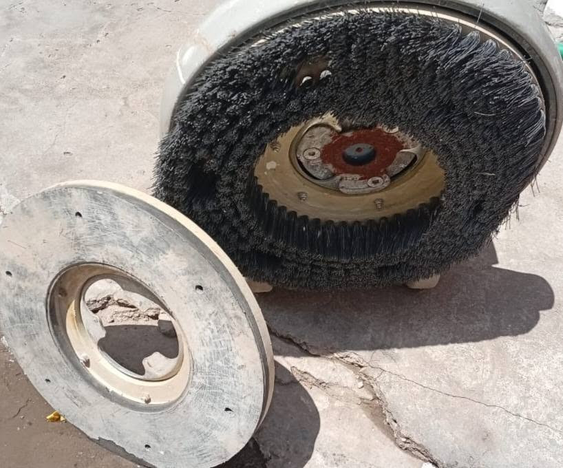 مكلف بل النشر للبيع جلاية زوالي ايطالي المنشا للاستفسار الاتصال على ***********
