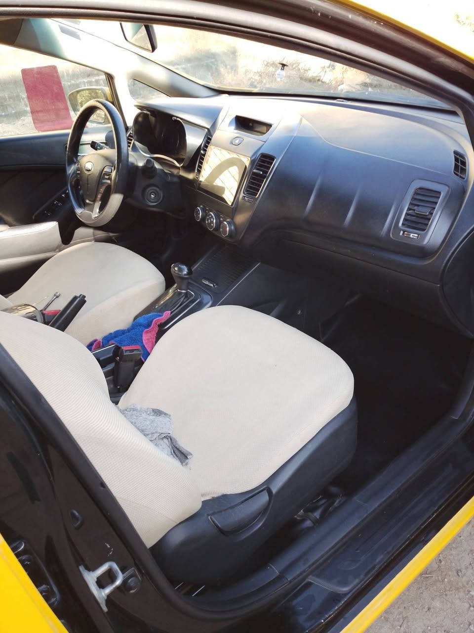 السلام عليكم كية فورتي وارد امريكي موديل 2014مكينة دوش 1800سونار مرفق بالمنشور السعر 100/***********
