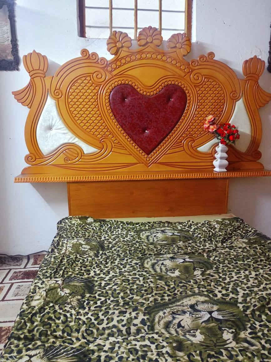 سلام عليكم غرفه اخشاب عراقي لل بيع مستخدم 6 شهر  سعر اتصل عل رقم ***********
