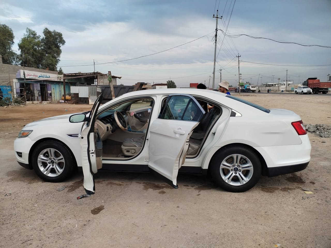 سلام عليكم 
فورد تورس  2011خليجي وكالة ماشيه 175كيلو متر
السيار بيها طعجه خفيفه كلش جهة الأيمنه باب الأمامي شغل ع وضع شريكه صبغ شبرين أثر شخوط 
كير مكينة كهربائيات تبريد كفالة 
السيارة بأسمي سنوية 2026 شهر 12 لغاية تحويل شوكت متحب 
مكان السيارة بغداد
بدون جطل وتلزيك السيارة بلادية ع الاخر
جميع الحساسات شغالة 
كشن كهرباء
سيارة مرتبة ومتعوب عليهااا
 للتواصل ***********
السعر 125  أمانة الله نفس الي بصوره تجي وشوفها بعينك
