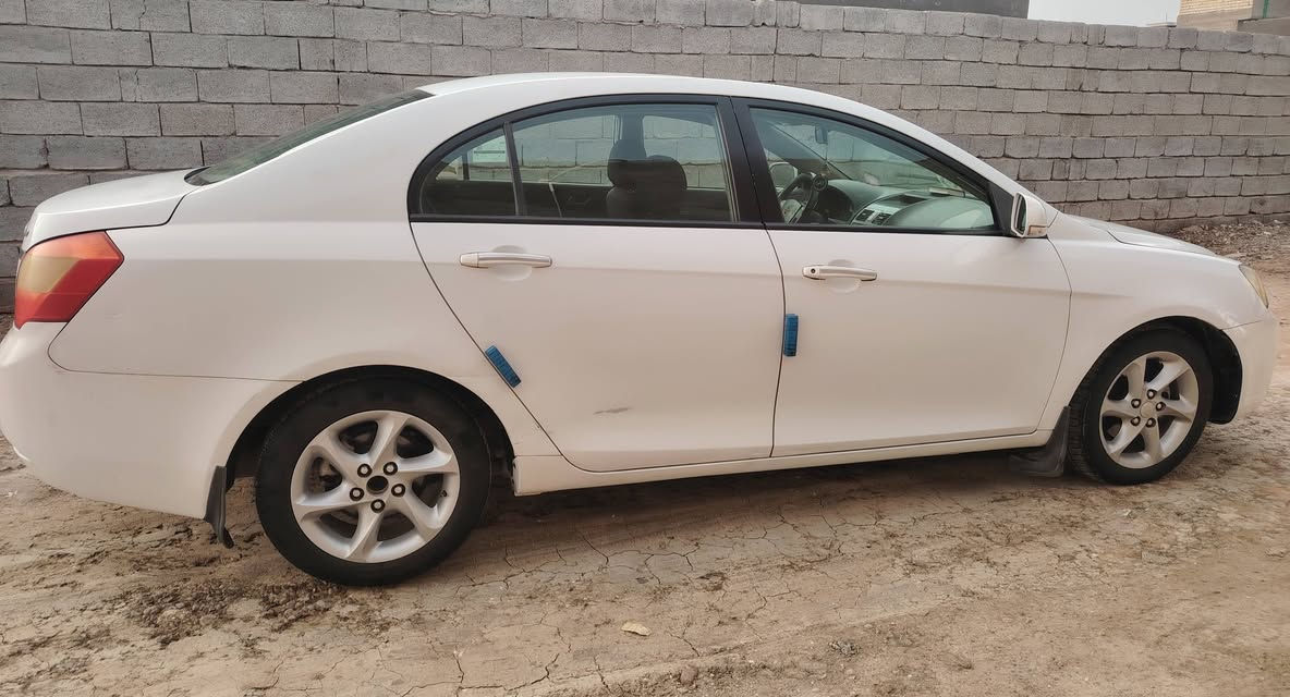 السلام عليكم جيلي ام كراند موديل ٢٠١٣ سنويه جديده هزه جديده باسمي مكينه خير من الله صدر امامي وصدر خلفي كير اوتو مكينه ١٨٠٠ حساسات اشاير بلمري كشنات جلد ابلادي وفتحه تخم تاير جديد تبريد شغال خير من الله تدفئه الكهربائيات كلها شغاله السياره جاهزه من كلشي الحمد الله السعر ٦٣ وبيها مجال حك الجيه مكانها بغداد عويريج مقابل مخابز باب الأغا ***********
