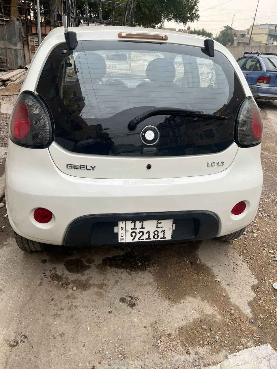 يا الله باندا للبيع موديل ١٣ كير مكينه صدر خير من الله كشر سياره مصبوغة داخلها نضيف مدوشمه شاشه سياره كامره بيها تخم تاير نضيف سنويه جديده رقمها انكليزي مكان سياره بغداد الاعظميه السعر ٤١ اتصال ***********
