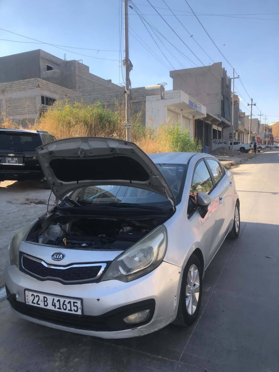 کیا ڕیۆ ٢٠١٥ خەلیجی سلڤەر
دوو پارچەی ھەیە 
دەرگای سایەق 
چاملغی لای سەکن 
بۆنیتەکەی کاڵ بونەوەی ھەیە 
سەیارەیەکی توندو تۆڵە 
١٩٤ ڕۆیشتوە
سەنەوی تا ٢٠٢٧
نرخی ٨٦ وەرەقەو کەمێک مەجال
شوێن ... تەق تەق 
ژمارەی موبایل 
***********
