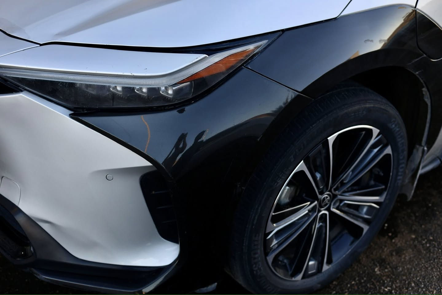 سلام عليكم ..
للبيع  BZ4X موديل 23 اعلى فئة LIMITED 

مدى القيادة:
• 222 ميل (357 كم) نسخة الـ AWD Limited. 

ماشية 75 الف كيلو

 • رادار ومثبت سرعة ذكي
 • نظام البقاء في المسار
 • نظام الكبح الأوتوماتيكي
 • نظام صوتي: JBL 

اعلى مواصفات بالـ bz4x
صبغ الجنطة وبارد باب السائق وشويه بطرف البنيد

السعر 155 
مستعجل على البيع وماكو هيج سعر

مكان السيارة النجف
***********
د.يعسوب الدين
