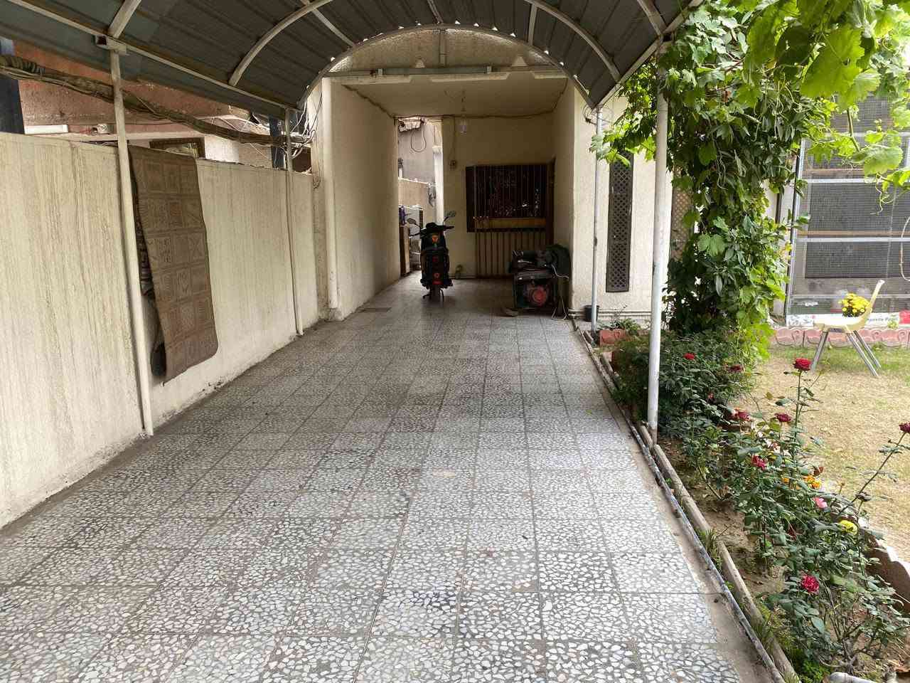 دار للبيع
 مساحه 300 متر د يحتوي على مايلي :-

استقبال 

صاله 

مطبخ بارد حار 

5 غرف نوم

صحيات داخليه 3

يحتوي عله مخزن عدد 2 
ترك 
 

يحتوي حديقه كبيره

كراج

محمية طيور زينه

جميله 516     56
استفسار عله رقم ***********

يحتوي حديقه كبيره

كراج

محمية طيور زينه

جميله 516     56
استفسار عله رقم ***********
