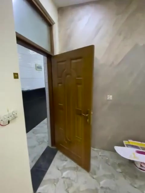 السلام عليكم دار ٥٠م يحتوي على غرفتين نوم في الدورة شارع جامع مالك الملك ايجارة ٥٠٠ للاستفسار ***********
