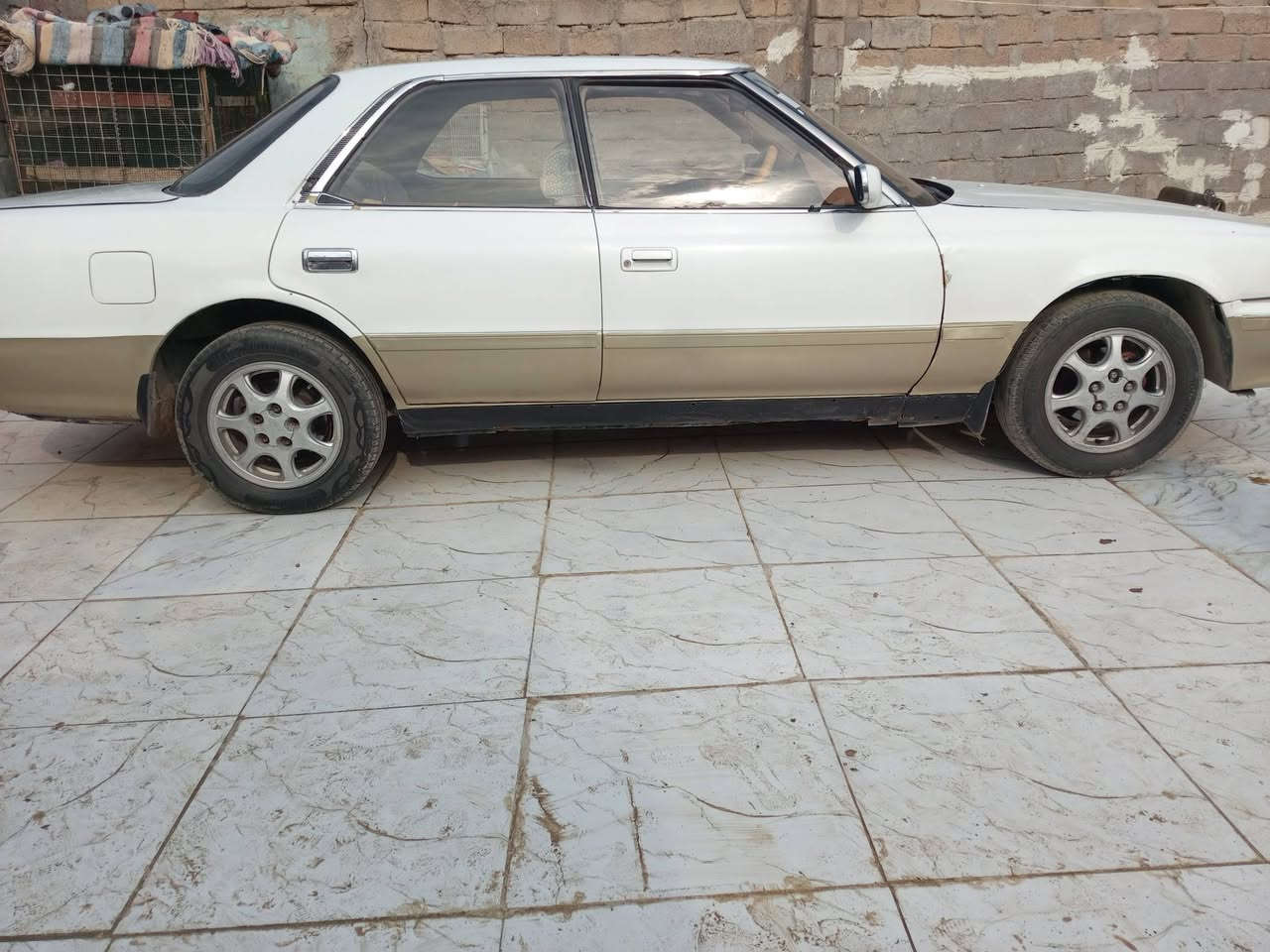 السلام عليكم البيع مارك شيزر عضم موديل92 محرك ونجي 6 مكفوله من الكص ونغل جثه تخم  تايرات جدد باتري جديد رقمها نجف مشروع وطني السعر 40 وبيه مجال رقم الهاتف ***********
