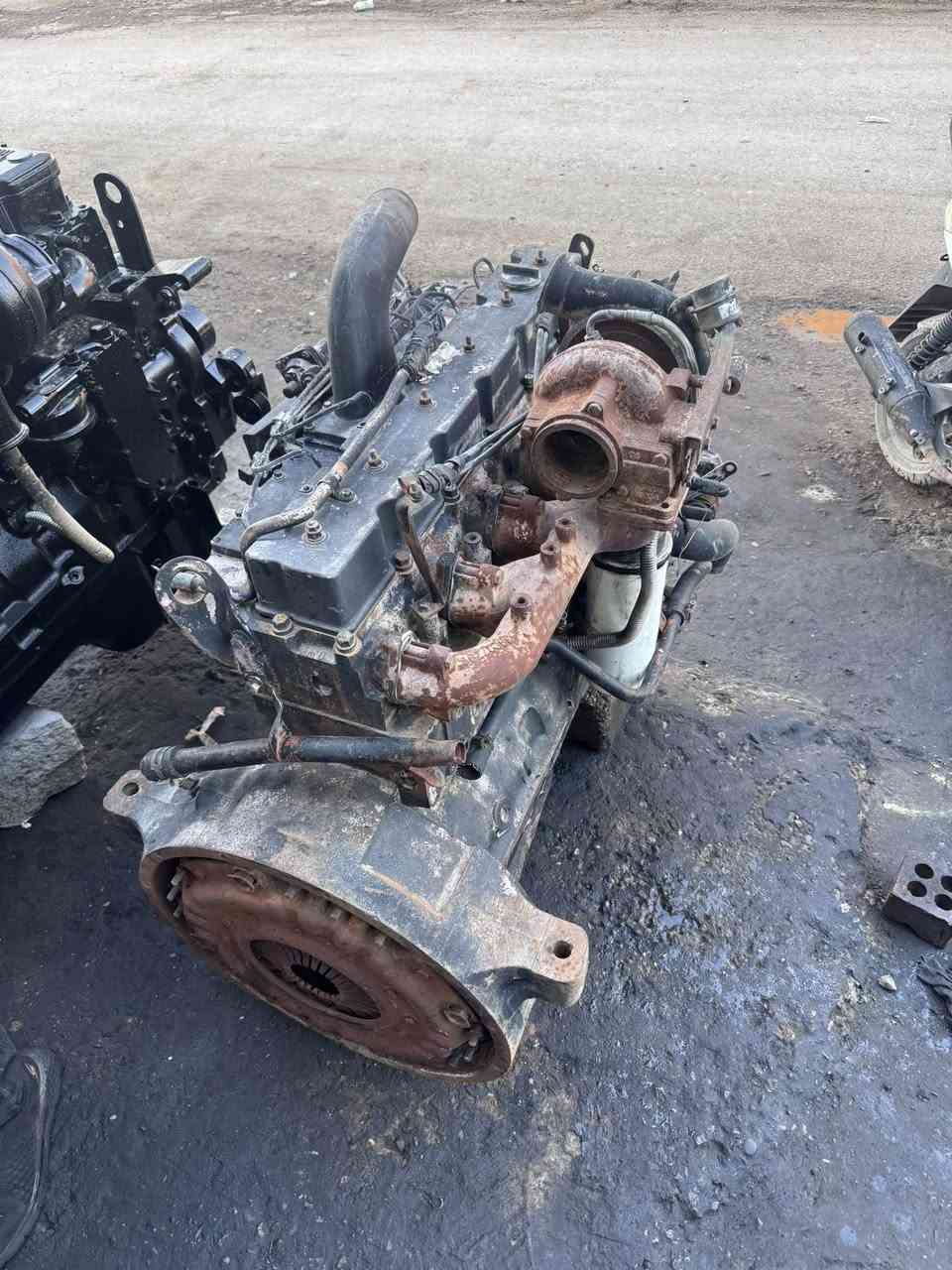 السلام عليكم
مكينة كمنز 114.   
وربية شرط الشغل 
***********
مي اخضر بعدة بيهة
