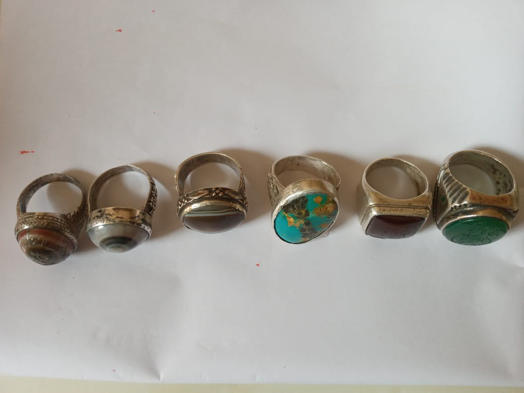 السلام عليكم ورحمه الله وبركاته 
اللهم صلي على محمد وال محمد الطيبين الطاهرين محابس للبيع يماني أخضر ويماني أحمر كرزي وثلاث بقريات وفيروزج الضفر تريد ابيعلك كلهن شلع أو مفرد

***********
