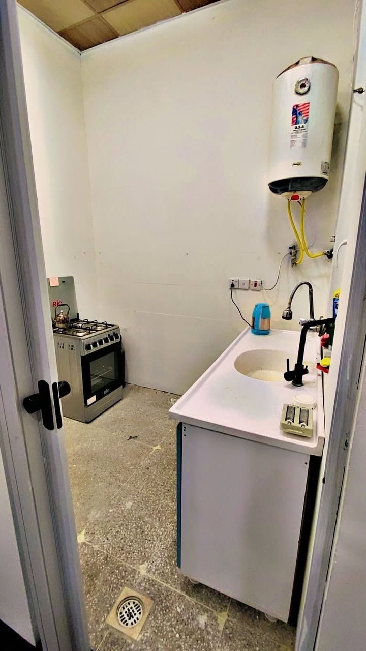 تحية طيبة

شقق ومكاتب للإيجار 

📍 الموقع: العرصات سدة الهندية مجاور أسواق بغداد 

متوفر

• غرفة وصالة

▪️ يوجد شقق نظامين مؤثثة + فارغ

▪️ مصعد شغال 24 ساعة

▪️ مناسب (شباب- موظفين - مغتربين)

📞 للاستفسار والحجز: مع صاحب البناية ***********
