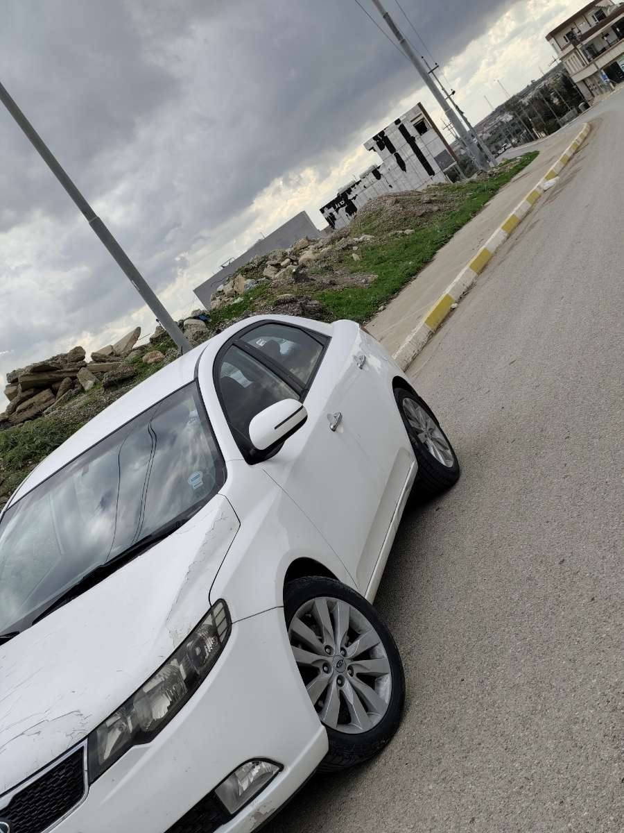 سەرەتا بەناوی خوای گەورەو میهرەبان کیا سیڕاتۆ مۆدێل 2011 شتێکی تا بڵێی جوان و تایبەتە بێ بۆیاغ دوو سێ پەڵە ساردی هەیە سەقفی کەمێک تەرزە کووتە باقیاتی بەشەرت گێڕ و مەکینەی بەشەرت نەکراوەتەوە دەبڵ گێڕ عاد و تۆماتێک تەحەکوماتی سەر سوکانی هەرە ویل 17 بۆ زانیاری زیاتر پەیوەندی بکە لە خزمەت داین ژ.م ***********  *********** كويسينجاك, أربيل
