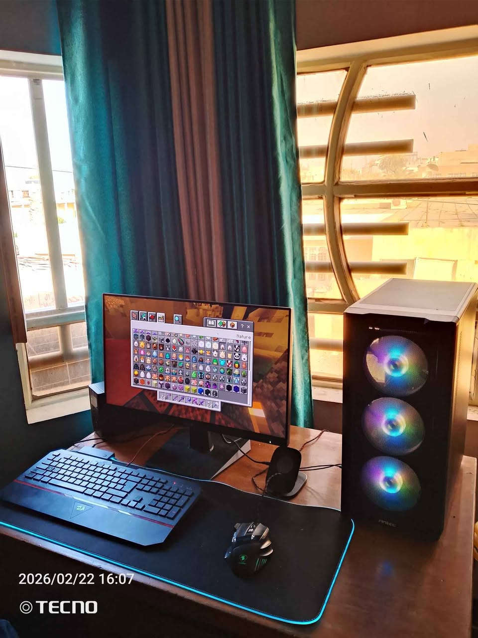 إذا تدور على حاسبة تعتمد عليها بكل شي، سواء ألعاب أو تصميم أو شغل يومي ثقيل، هاي المواصفات راح تريحك لفترة طويلة بدون ما تحتاج تطوير قريب 

المعالج AMD Ryzen 5 5500 بتردد 3.6GHz يعطيك أداء ثابت وسريع، مناسب للألعاب الحديثة، المونتاج، برامج أدوبي، وحتى البث الخفيف بدون تقطيع.
كارت الشاشة GTX 1660 SUPER 6GB واحد من أنجح الكروت بالفئة المتوسطة، يشغل أغلب الألعاب على إعدادات عالية وفريمات ممتازة، وأداءه مستقر ومجرب.
الرام 16GB بسرعة 2667MHz تخليك تفتح أكثر من برنامج بنفس الوقت، تشتغل مرتاح بدون تهنيج أو بطء.
الخزن SSD سعة 477GB يضمن إقلاع سريع للنظام وتحميل الألعاب والبرامج خلال ثواني، فرق واضح عن الهارد العادي.
نظام Windows 11 Pro محدث وجاهز للاستخدام، ما تحتاج تنصب شي.

الحاسبة مناسبة لـ: – ألعاب أونلاين مثل Warzone، Fortnite، PUBG
– ألعاب ستوري مثل GTA V و Red Dead
– تصميم ومونتاج على Premiere و Photoshop
– استخدام يومي ثقيل ودراسة وبرمجة
الملحقات:

-يو بي اس

-شاشة ASUS بمعدل 120hz

-ماوس كيمنك وكيبورد ريد دراغون وماوس باد RGB

يعني ابيع حاسبة كاملة من دسكتوب لشاشة لماوس بس انصبها وتوكل.

أداء قوي مقابل سعر منطقي، جاهزة تشتغل عليها من أول يوم بدون مصاريف إضافية.
اللي يريد جهاز يشتغل بثقة ويعطيه قيمة مقابل فلوسه، هاي اختيار موفق.

السعر ٨٠٠ قابل للتفاوض

مكاني اليرموك حي الداخلية

*********** بغداد, العراق
