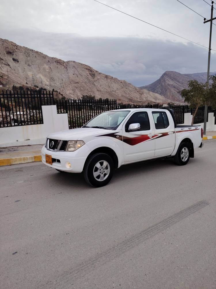 نیسان ناڤارا پارچەڕەش لەسەر ساقی     ڕەقەم هەولێر بەسەر چووە گێڕو مەکینەی بیلاد مانگێکە مەکینەی کراوەتەوە گێڕو مەکینەو ئەکسلی  بەشەرت سەرفو دووکەڵو بووخاری بەشەرت زۆر تندو تۆڵە دینارێ مەسەرەفی نیە گۆڕینەوە نیە تەنها فڕۆشتنە دەربەندیخان  *********** دار بنديهكان, السليمانية
