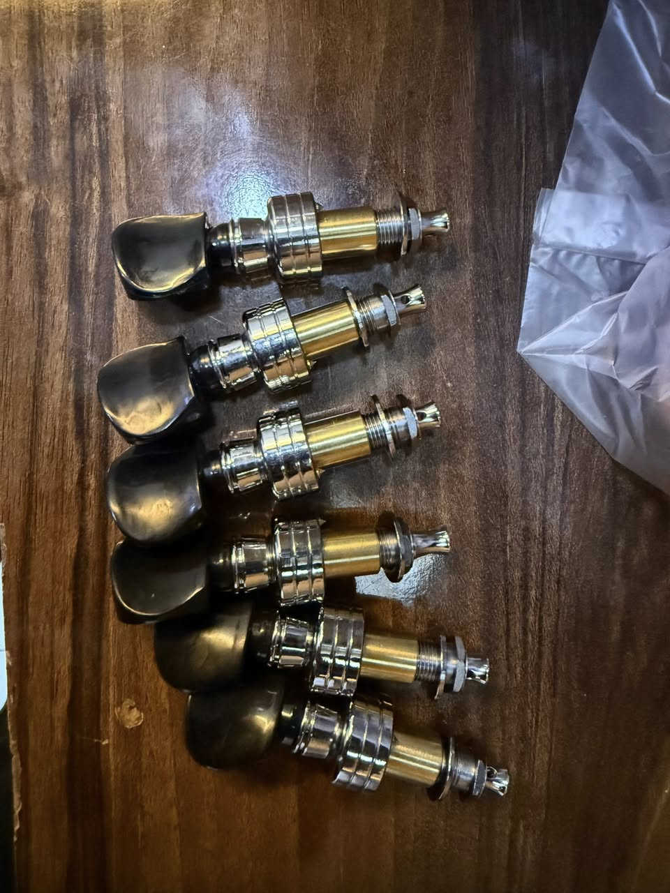 مجموعة قطع كيتار سستم كامل 
علماً الزرف الوردي اربع قطع وكل قطعة بيه 6 تييل مختلف الاحجام قيم باليرضي الله وبالعافية عليك


**إذا كنت صاحب هذا الإعلان وتريد حذفه لأي سبب، رجاءا أرسل رسالة إلى الدعم الفني**