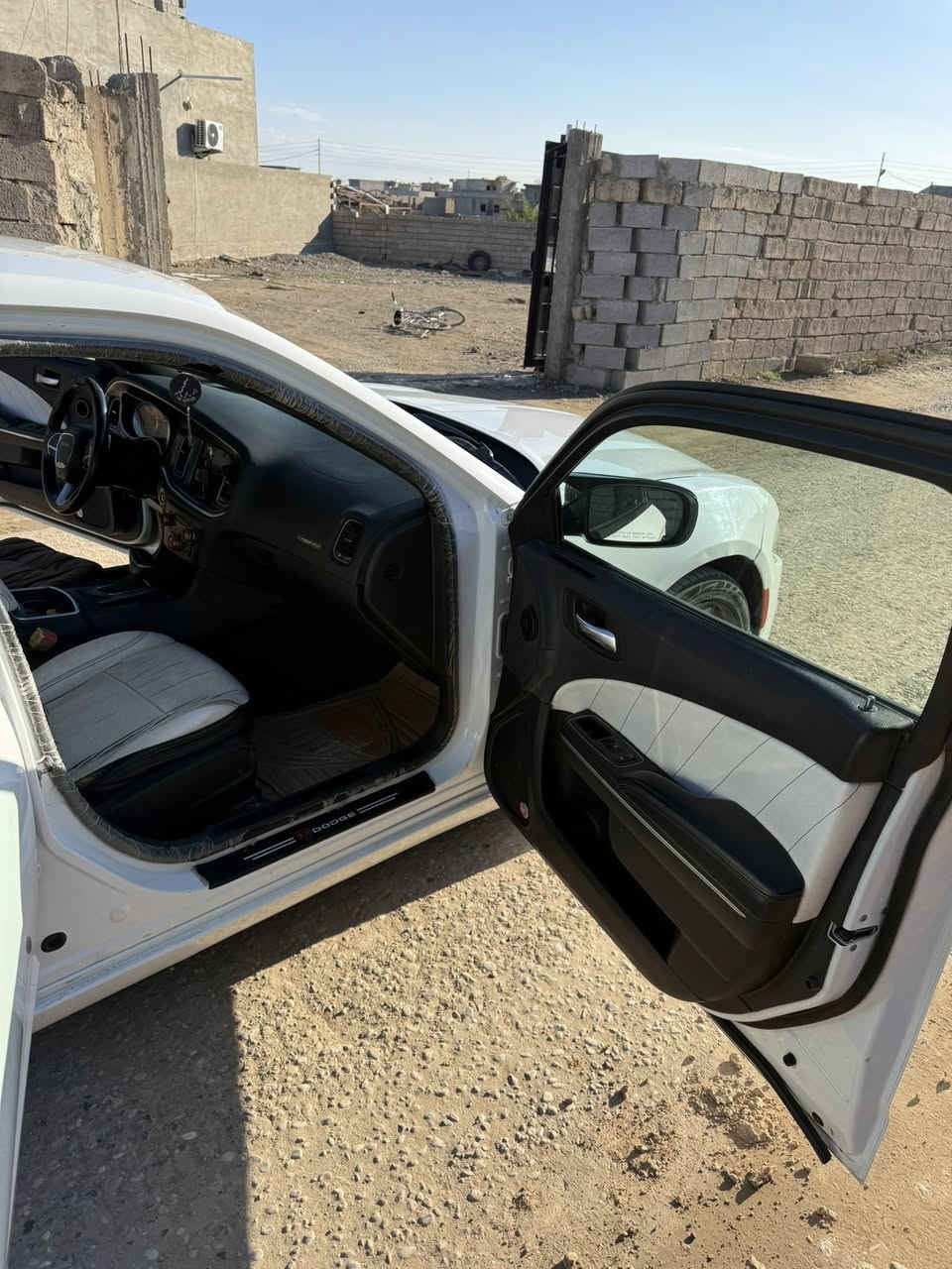 (السلام عليكم)
جارجر (2016) للبيع او مراوس حسب القناعه 
(6) سلندر (3600) 
حادثها جاملغ وقبق صندوك ونص الباب الأمامي صبغ وجاملغ امامي مبدل بلادي ابيض بدون شواصي بدون لغود 
كير محرك اكسل كفاله 
تبريد تدفئة خير من الله 
شاشة جبيرة تحكمات ستيرن 
رقم بغداد دولي تحويل مباشر 
كشانه حضن فول عدا الفتحة 
إلون ابيض 

السياره ماشيه 150 وقابل للزياده 

للاستفسار (***********)
عنوان السياره (صلاح الدين)
