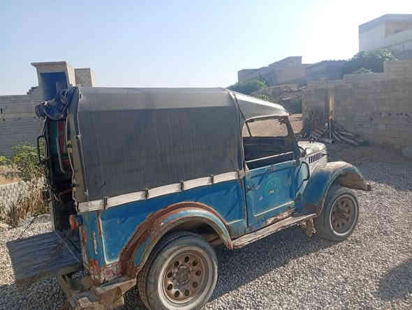 سياره جيب للبيع. السياره مكانهه. ديالى جلولاء محرك تو واي بي صرف كلش قليل الرقم ‏‪‏‪0771 984 7285‬‏‬‏
