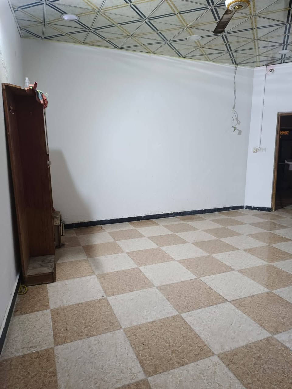 ألسلام عليكم ورحمة ألله وبركاته 👋 
للاستفسار : ***********
توفر دار سكن للبيع 🏭 
مساحة البيت200
على شارع تبليط مباشراً 10م
جميع الخدمات متوفره
مدارس أهليه حكوميه 
مستوصف كلشي قريب عليك
محتويات البيت⬇️
دوانيه
وصاله
وغرف عدد 2
مطبخ
صحيات خارجي + داخلي

طابق ثاني هيكل ⬇️
صاله
غرف نوم عدد 2

نوع العقار طابو زراعي عراقي
سند 25
العنوان : البصره أبي لخصيب 
طريق ألوسطي مقابيل مدرسة طيور لخصيب لاهليه
يبعد عن طريق ألوسطي  رئيسي مسافه 40 م

سعر ألبيت 78 مليون وبي مجال
للاستفسار ***********
