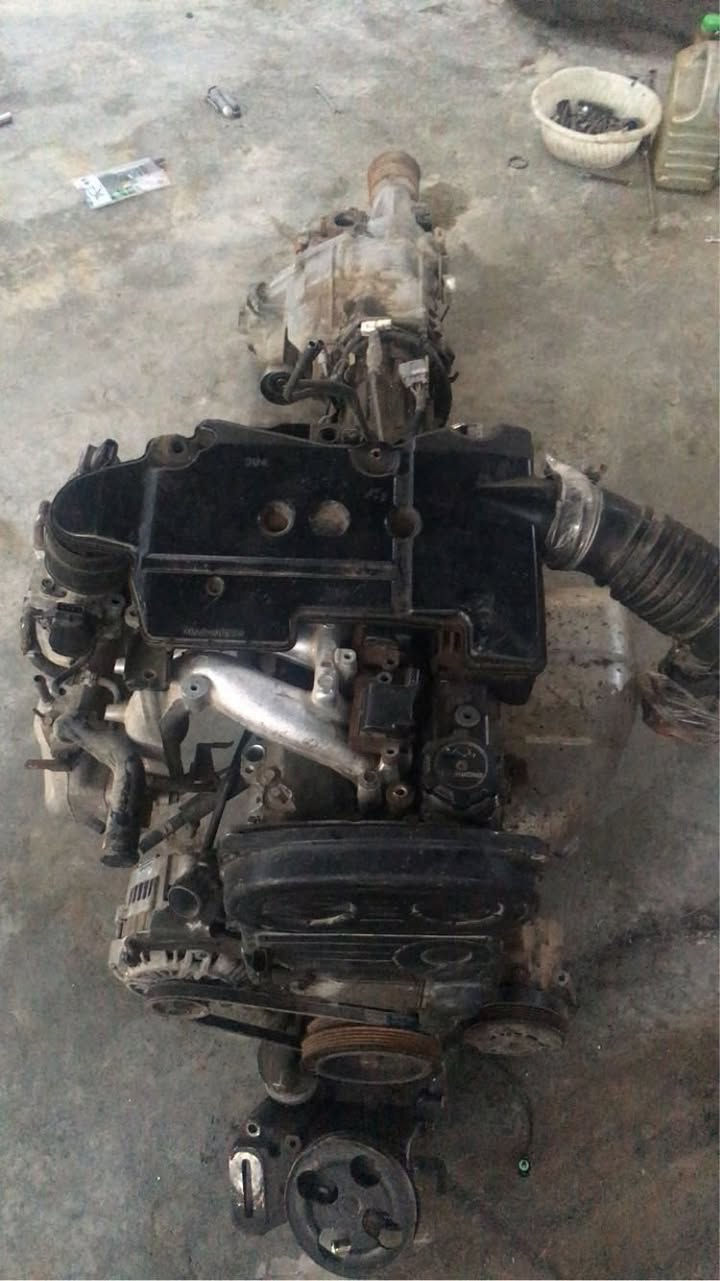 البيع 

محرك حجم 2000 وكير  فور ويل    ياباني  حاويه بشرط 

***********  واتساب
