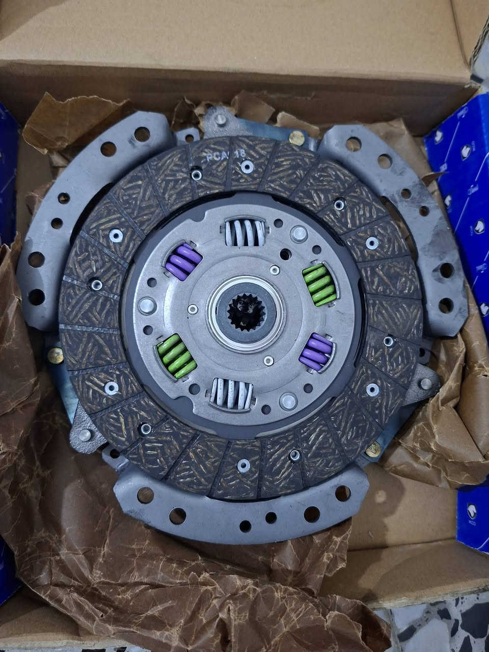 كلج بيجو بارس . سمند
 اصلي شركة ايساكو سعرة ٥٠ الف
شوتة بارس موديل ٢٠٢٣ فما فوق اصلي شركة السعر ١٥ الف
مكاني بغداد
***********
