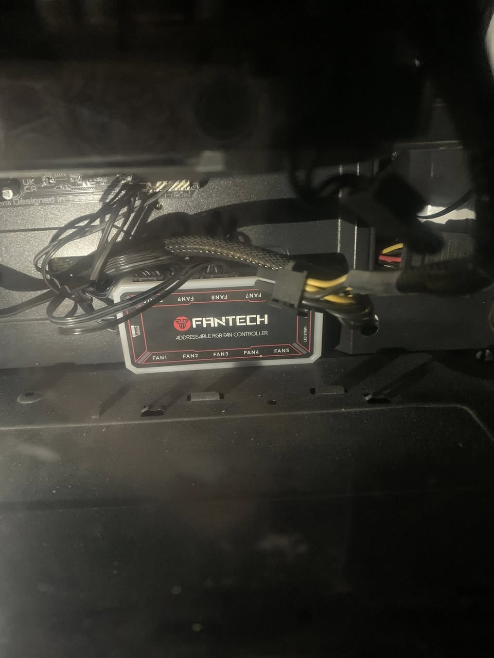 السلام عليكم شلونكم اخوتي
Pc للبيع اخوان الحاسبة ينرادلها فقط تنضيف من التراب لان تاركها تشتغل و اي خلل مابيها حرارة ستينات
M.b gigabyte H410M
Gpu 1650 super
Cpu intel i 3 10100f
Ram 16 2x8
Ssd 256
PS 500w
مراوح فانتك مع المتحكم عدد 5 
فقط الكيس ماعرف اسمه والصراحة مو نضيف بس مابي كسر وماعرف شنو بس شكلة مو حلو😂
***********
بغداد البلديات السعر 450
