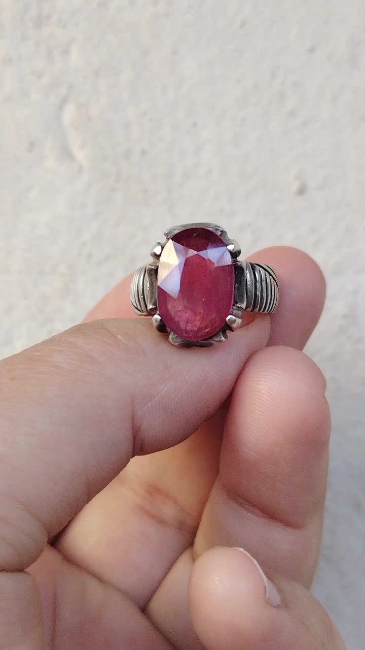 ياقوت افريقي فرط الرمان صياغه يدويه فضة 925 ثقيله
قطعه واحد على واحد جميله جدا وبل عافية على صاحب النصيب السعر خاص


**إذا كنت صاحب هذا الإعلان وتريد حذفه لأي سبب، رجاءا أرسل رسالة إلى الدعم الفني**