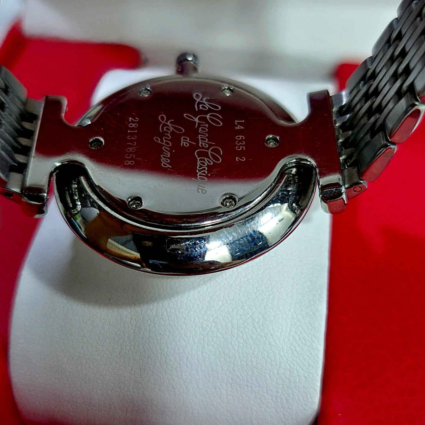 لونجين longines 
اصدار لاغراندي 
بالكامل بلادي 
ماستر كوالتي 
قطر ٣٧ 
مختمه ومعلمه كامله 
مينا ابيض تشطيب خفيف 
نظام ميلين


**إذا كنت صاحب هذا الإعلان وتريد حذفه لأي سبب، رجاءا أرسل رسالة إلى الدعم الفني**