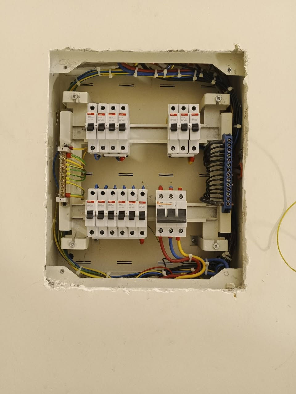 بســـــــــــــــــــــم_الله_الرحمــــــــــن_الرحيم

سلام عليكم الحمد تم اكمال العمل بأحد مواقعنا تشطيبات النهائيه 
العمل لكادر الزعيم لتأسيسات  الكهربائيه والسبالت  متخصص في كافة التأسيسات الكهربائية
  #منازل 🏨 #بنايات🏬 #محال_تجارية 🏪
وكافة الأعمال الكهربائية  هاتف ***********
***********

 🔴  منظومة  كامرات مراقبه
 🔴  منظومة  أنترنيت
 🔴  منظومة  مجمع ستلايت
 🔴  منظومة  الايرث  
 🔴  نظام الفوتوسيل للاناره الخارجيه
 🔴  منظومة الحريق
 🔴 منظومة السماعات الداخليه 
 

للاستفسار : مراسلة الصفحة

او المراسلة عبر الواتساب 

او ال⁨اتصال☎️📞***********
*********** 

# ابو زهراء البهادلي ⚡️
@متابعين
@أبرز المعجبين
