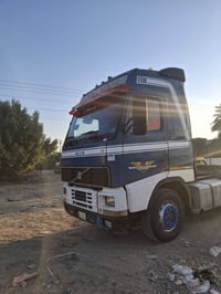 فولفو ٢٠٠١ محرك ٤٢٠ سنكل خلفي سياره تبريد محرك شاصي كفاله جاهز للشغل م...